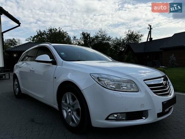 Белый Опель Инсигния, объемом двигателя 2 л и пробегом 245 тыс. км за 7200 $, фото 5 на Automoto.ua