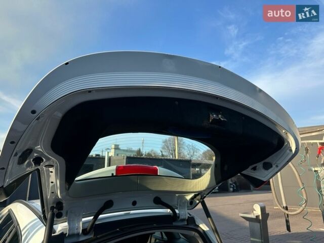 Белый Опель Инсигния, объемом двигателя 1.8 л и пробегом 126 тыс. км за 8199 $, фото 38 на Automoto.ua