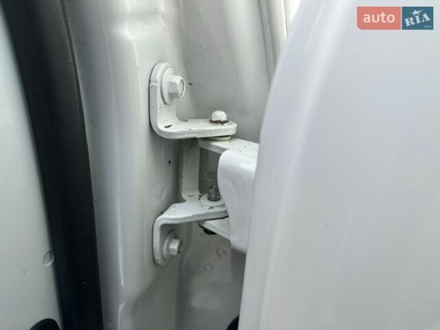 Белый Опель Инсигния, объемом двигателя 1.8 л и пробегом 126 тыс. км за 8199 $, фото 52 на Automoto.ua