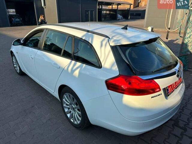 Белый Опель Инсигния, объемом двигателя 1.8 л и пробегом 126 тыс. км за 8199 $, фото 8 на Automoto.ua