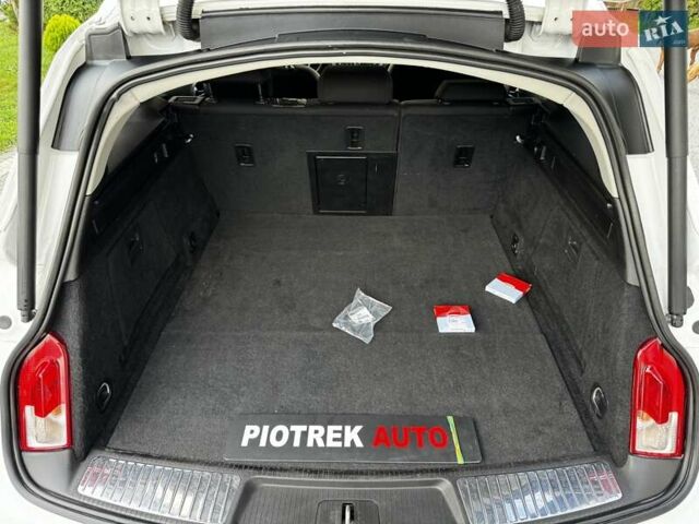 Белый Опель Инсигния, объемом двигателя 2 л и пробегом 245 тыс. км за 7200 $, фото 16 на Automoto.ua