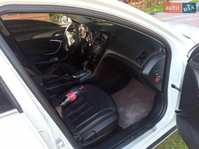 Білий Опель Інсігнія, об'ємом двигуна 2 л та пробігом 296 тис. км за 7000 $, фото 2 на Automoto.ua