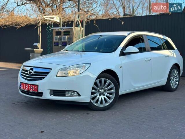 Белый Опель Инсигния, объемом двигателя 1.8 л и пробегом 126 тыс. км за 8199 $, фото 1 на Automoto.ua