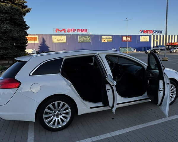 Белый Опель Инсигния, объемом двигателя 2 л и пробегом 286 тыс. км за 5900 $, фото 9 на Automoto.ua