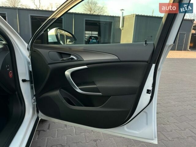 Белый Опель Инсигния, объемом двигателя 1.8 л и пробегом 126 тыс. км за 8199 $, фото 44 на Automoto.ua