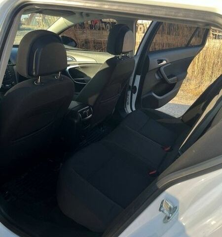 Білий Опель Інсігнія, об'ємом двигуна 1.96 л та пробігом 260 тис. км за 7800 $, фото 19 на Automoto.ua