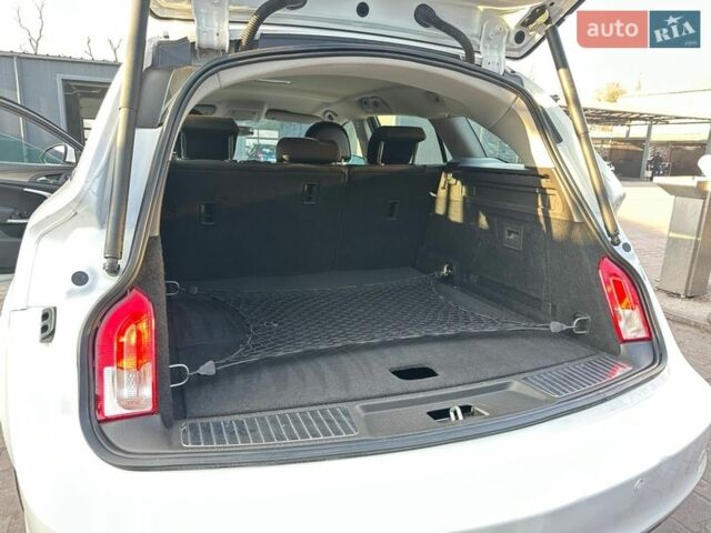 Белый Опель Инсигния, объемом двигателя 1.8 л и пробегом 126 тыс. км за 8199 $, фото 37 на Automoto.ua