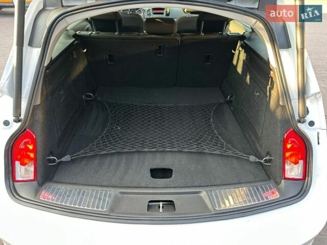 Белый Опель Инсигния, объемом двигателя 1.8 л и пробегом 126 тыс. км за 8199 $, фото 36 на Automoto.ua