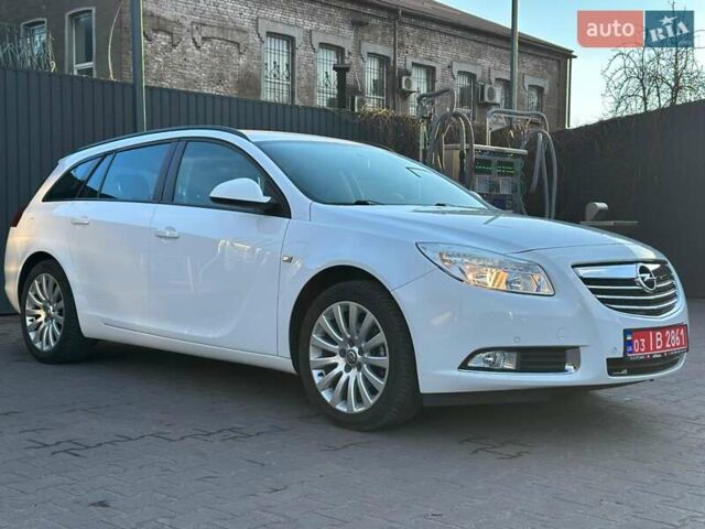 Белый Опель Инсигния, объемом двигателя 1.8 л и пробегом 126 тыс. км за 8199 $, фото 18 на Automoto.ua