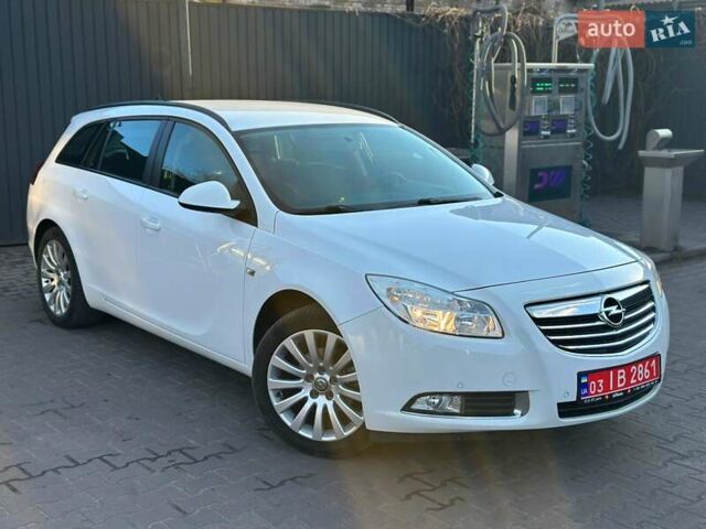Белый Опель Инсигния, объемом двигателя 1.8 л и пробегом 126 тыс. км за 8199 $, фото 22 на Automoto.ua