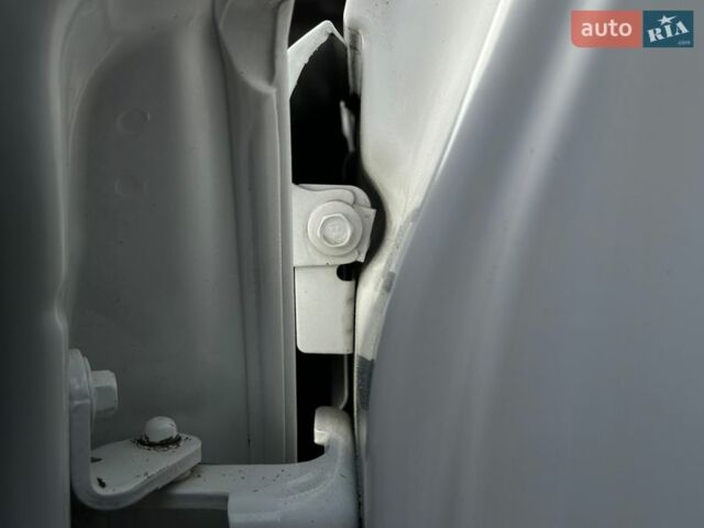 Белый Опель Инсигния, объемом двигателя 1.8 л и пробегом 126 тыс. км за 8199 $, фото 53 на Automoto.ua