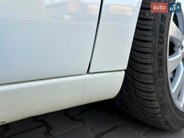 Белый Опель Инсигния, объемом двигателя 1.8 л и пробегом 126 тыс. км за 8199 $, фото 48 на Automoto.ua