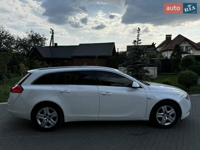 Белый Опель Инсигния, объемом двигателя 2 л и пробегом 245 тыс. км за 7200 $, фото 3 на Automoto.ua