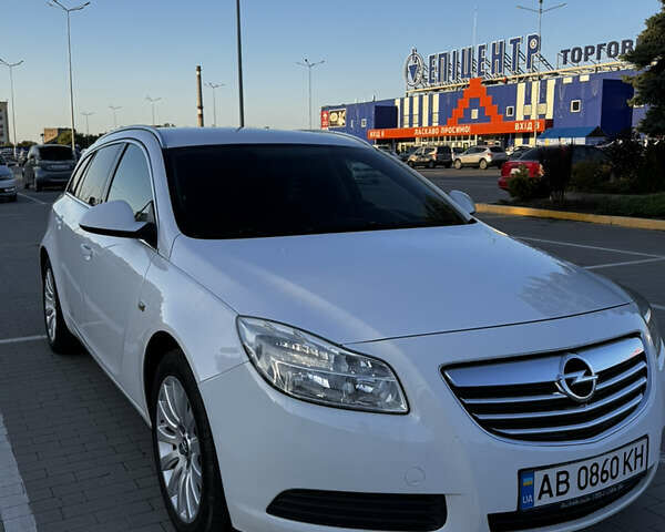 Белый Опель Инсигния, объемом двигателя 2 л и пробегом 286 тыс. км за 5900 $, фото 6 на Automoto.ua