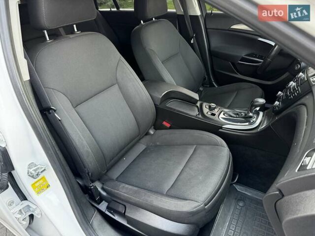 Белый Опель Инсигния, объемом двигателя 2 л и пробегом 245 тыс. км за 7200 $, фото 13 на Automoto.ua