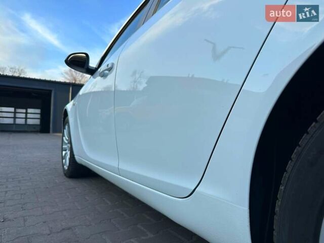 Белый Опель Инсигния, объемом двигателя 1.8 л и пробегом 126 тыс. км за 8199 $, фото 10 на Automoto.ua