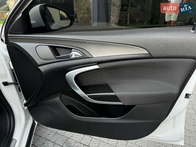 Белый Опель Инсигния, объемом двигателя 2 л и пробегом 245 тыс. км за 7200 $, фото 12 на Automoto.ua