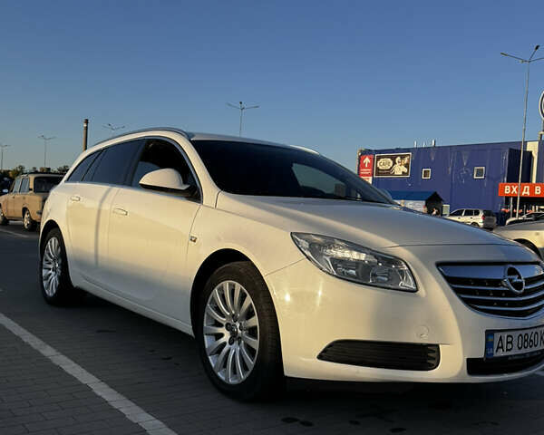 Белый Опель Инсигния, объемом двигателя 2 л и пробегом 286 тыс. км за 5900 $, фото 5 на Automoto.ua