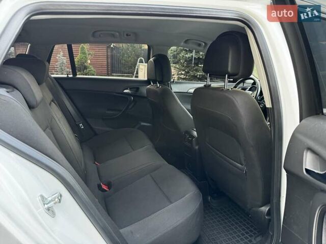 Белый Опель Инсигния, объемом двигателя 2 л и пробегом 245 тыс. км за 7200 $, фото 15 на Automoto.ua