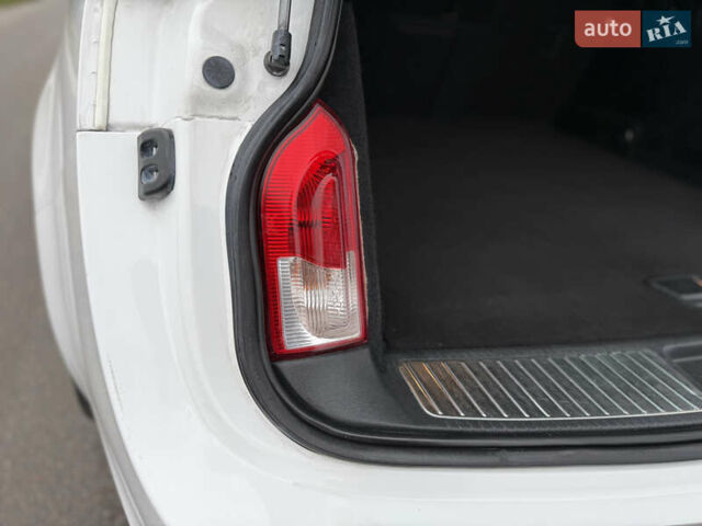 Белый Опель Инсигния, объемом двигателя 1.6 л и пробегом 210 тыс. км за 8000 $, фото 61 на Automoto.ua