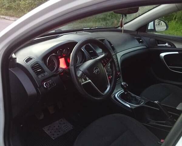 Білий Опель Інсігнія, об'ємом двигуна 1.96 л та пробігом 240 тис. км за 6900 $, фото 7 на Automoto.ua