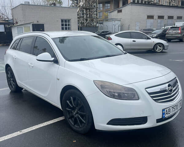 Белый Опель Инсигния, объемом двигателя 1.96 л и пробегом 316 тыс. км за 6200 $, фото 5 на Automoto.ua