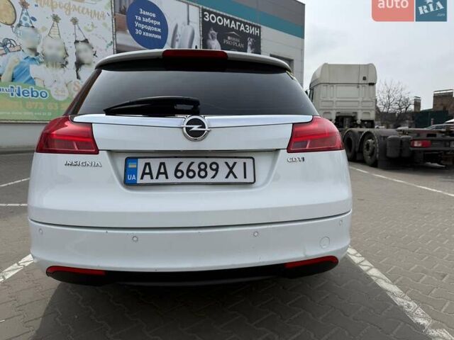 Белый Опель Инсигния, объемом двигателя 1.96 л и пробегом 318 тыс. км за 6999 $, фото 3 на Automoto.ua