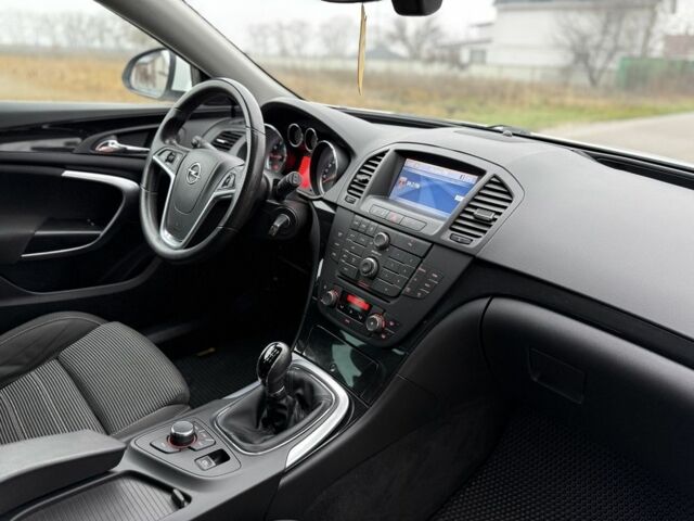 Білий Опель Інсігнія, об'ємом двигуна 1.6 л та пробігом 210 тис. км за 8000 $, фото 22 на Automoto.ua