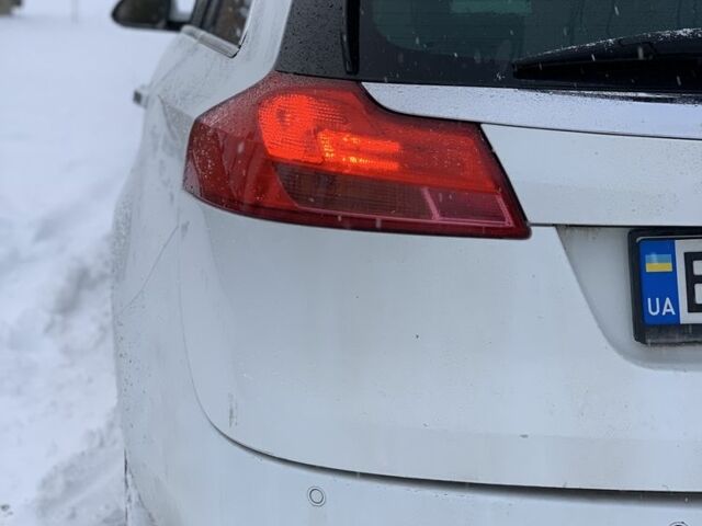 Білий Опель Інсігнія, об'ємом двигуна 2 л та пробігом 300 тис. км за 7500 $, фото 7 на Automoto.ua