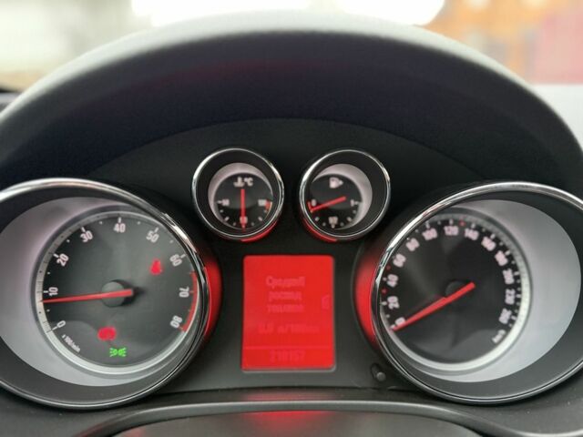 Білий Опель Інсігнія, об'ємом двигуна 1.6 л та пробігом 210 тис. км за 8000 $, фото 14 на Automoto.ua