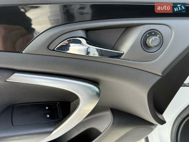 Белый Опель Инсигния, объемом двигателя 1.6 л и пробегом 210 тыс. км за 8000 $, фото 11 на Automoto.ua