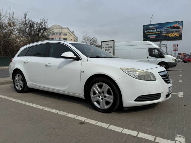 Белый Опель Инсигния, объемом двигателя 2 л и пробегом 318 тыс. км за 6999 $, фото 4 на Automoto.ua