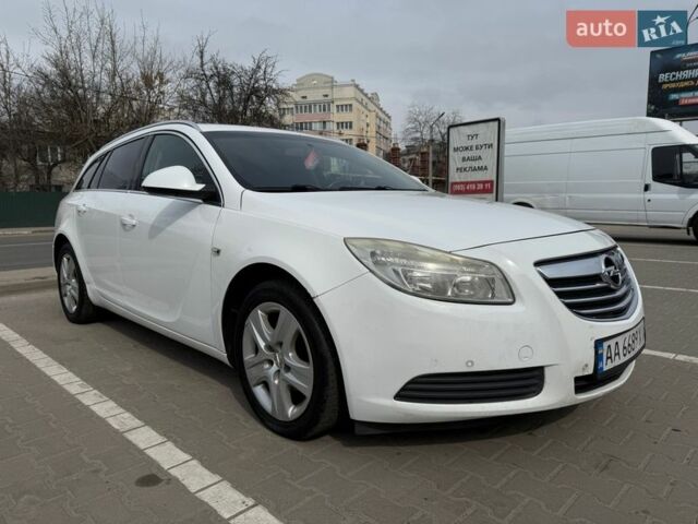 Белый Опель Инсигния, объемом двигателя 1.96 л и пробегом 318 тыс. км за 6999 $, фото 2 на Automoto.ua