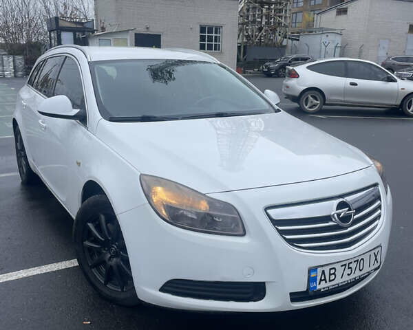 Белый Опель Инсигния, объемом двигателя 1.96 л и пробегом 316 тыс. км за 6200 $, фото 2 на Automoto.ua