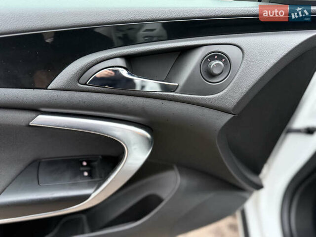 Белый Опель Инсигния, объемом двигателя 1.6 л и пробегом 210 тыс. км за 8300 $, фото 13 на Automoto.ua