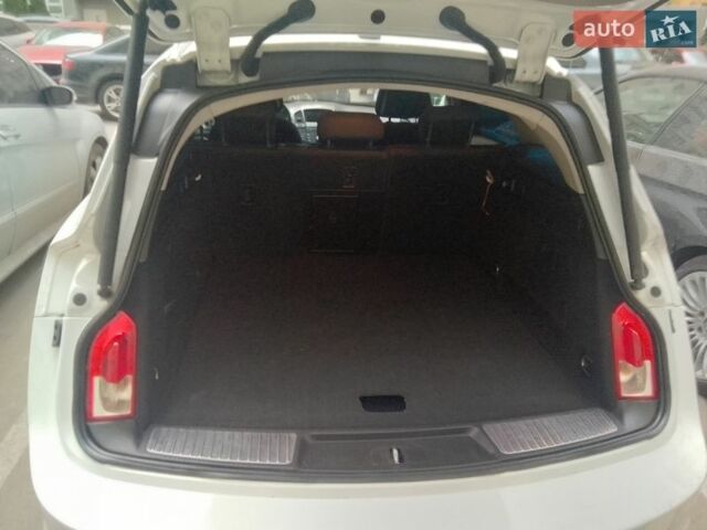 Белый Опель Инсигния, объемом двигателя 1.96 л и пробегом 318 тыс. км за 6999 $, фото 13 на Automoto.ua