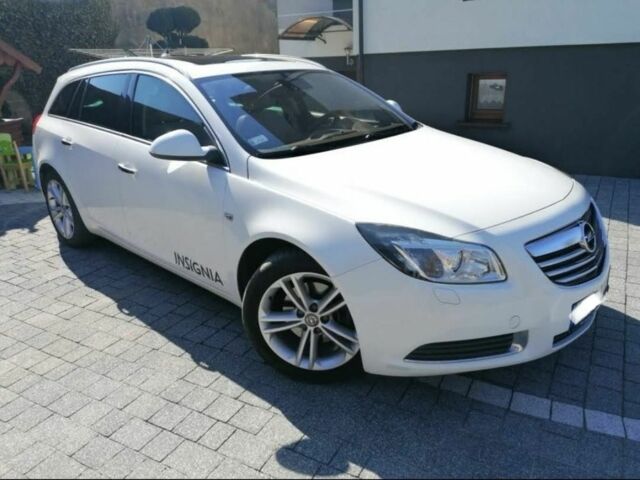 Белый Опель Инсигния, объемом двигателя 2 л и пробегом 289 тыс. км за 8000 $, фото 7 на Automoto.ua