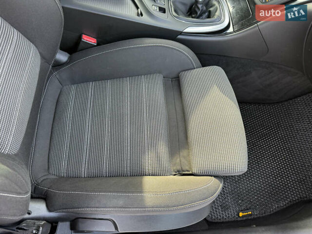 Белый Опель Инсигния, объемом двигателя 1.6 л и пробегом 210 тыс. км за 8000 $, фото 35 на Automoto.ua