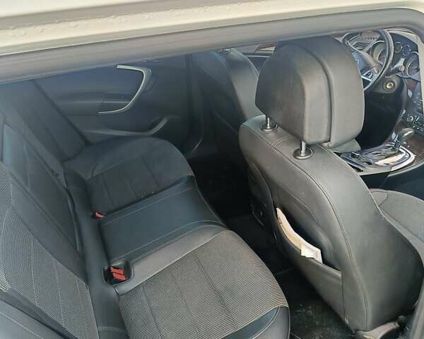 Белый Опель Инсигния, объемом двигателя 1.96 л и пробегом 310 тыс. км за 6500 $, фото 6 на Automoto.ua