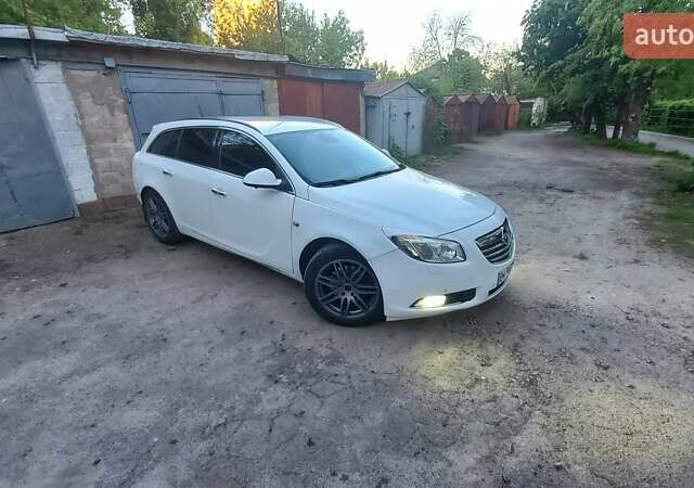 Білий Опель Інсігнія, об'ємом двигуна 1.96 л та пробігом 230 тис. км за 7600 $, фото 2 на Automoto.ua