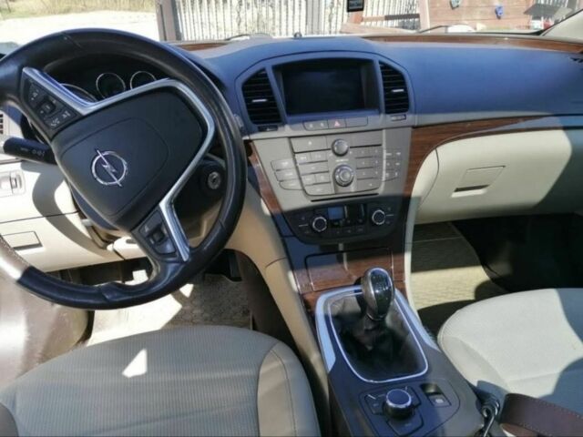 Белый Опель Инсигния, объемом двигателя 2 л и пробегом 289 тыс. км за 8000 $, фото 5 на Automoto.ua