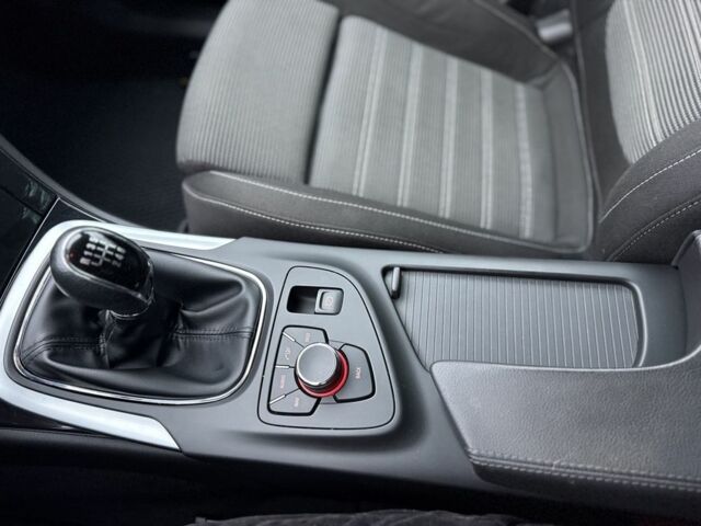 Белый Опель Инсигния, объемом двигателя 1.6 л и пробегом 210 тыс. км за 8300 $, фото 16 на Automoto.ua