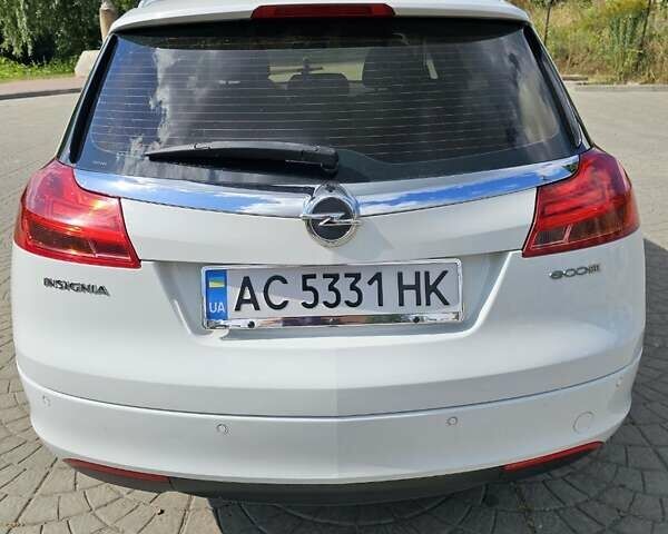 Белый Опель Инсигния, объемом двигателя 1.96 л и пробегом 176 тыс. км за 8200 $, фото 3 на Automoto.ua
