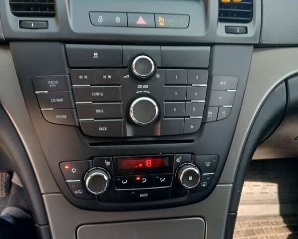 Белый Опель Инсигния, объемом двигателя 2 л и пробегом 300 тыс. км за 7200 $, фото 5 на Automoto.ua