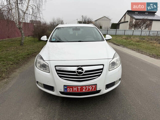Белый Опель Инсигния, объемом двигателя 1.6 л и пробегом 210 тыс. км за 8000 $, фото 1 на Automoto.ua