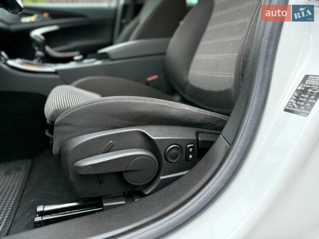 Белый Опель Инсигния, объемом двигателя 1.6 л и пробегом 210 тыс. км за 8300 $, фото 15 на Automoto.ua