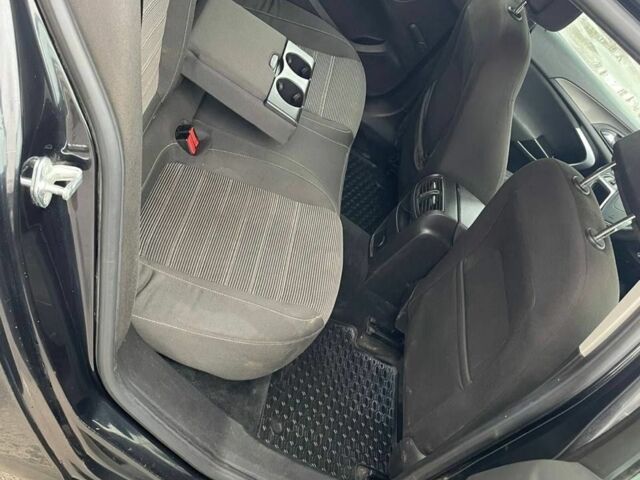 Белый Опель Инсигния, объемом двигателя 0 л и пробегом 200 тыс. км за 3600 $, фото 2 на Automoto.ua