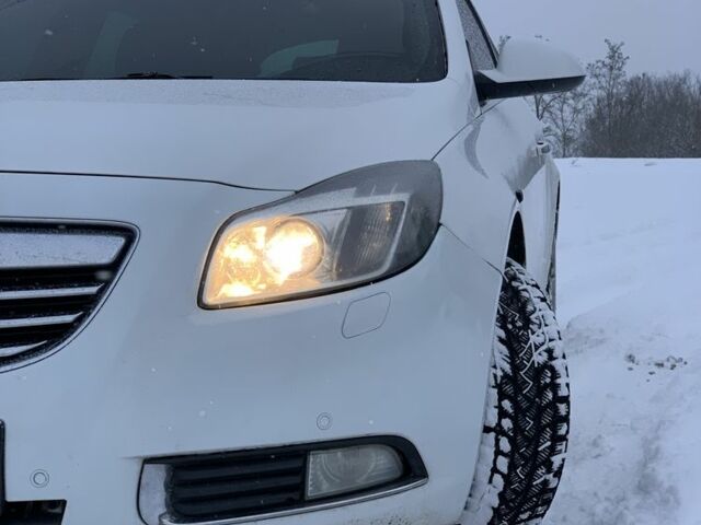 Білий Опель Інсігнія, об'ємом двигуна 2 л та пробігом 300 тис. км за 7500 $, фото 3 на Automoto.ua