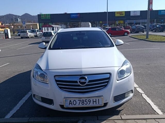 Белый Опель Инсигния, объемом двигателя 2 л и пробегом 315 тыс. км за 7400 $, фото 2 на Automoto.ua