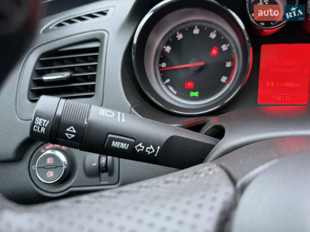 Белый Опель Инсигния, объемом двигателя 1.6 л и пробегом 210 тыс. км за 8300 $, фото 18 на Automoto.ua